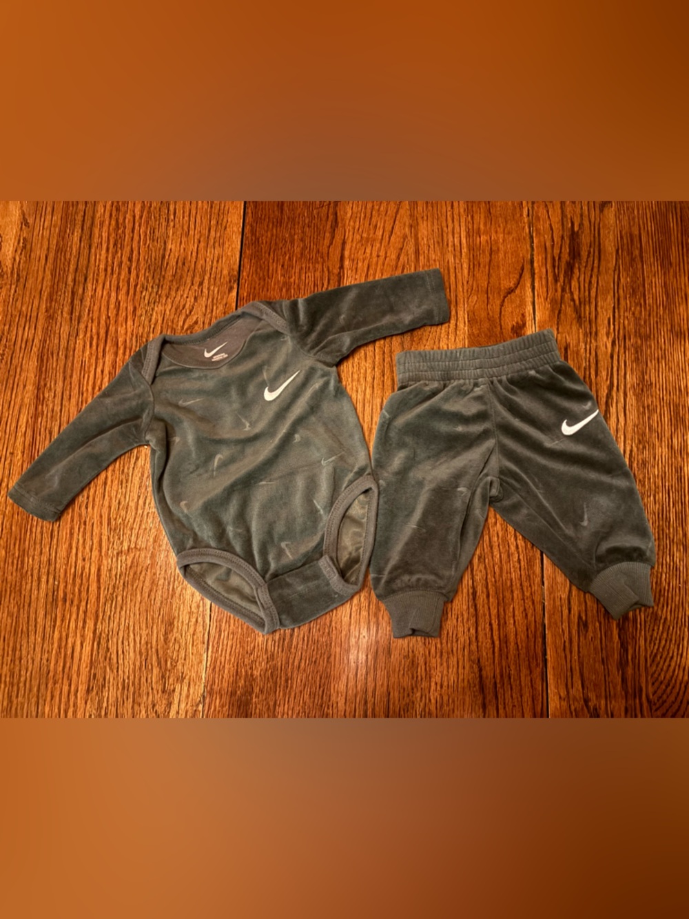 Nike Baby Velour Bodysuit and Jogger Set - forest Green